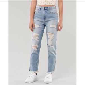 Hollister Vintage Stretch Ultra High-Rise Mom Jean Distressed Ripped Frayed